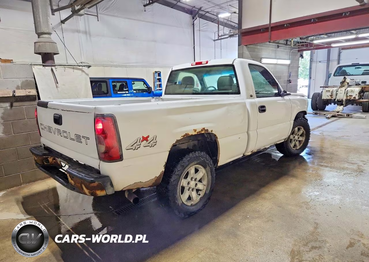 2005 Chevrolet Silverado K1500 VIN:1GCEK14X75Z282055 - 3