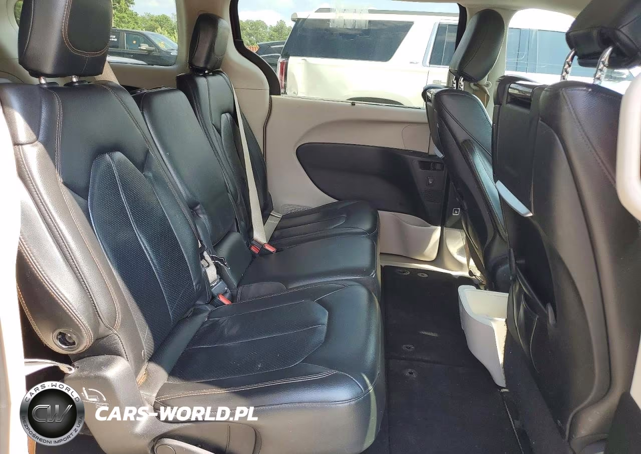 2017 Chrysler Pacifica Touring L Plus VIN:2C4RC1EG1HR538721 - 11