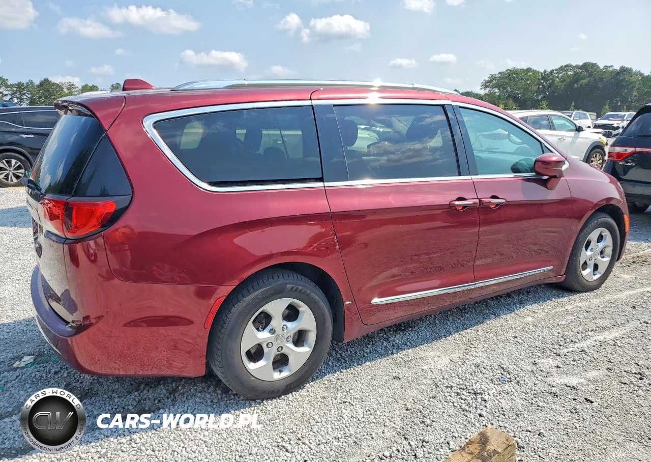 2017 Chrysler Pacifica Touring L Plus VIN:2C4RC1EG1HR538721 - 3