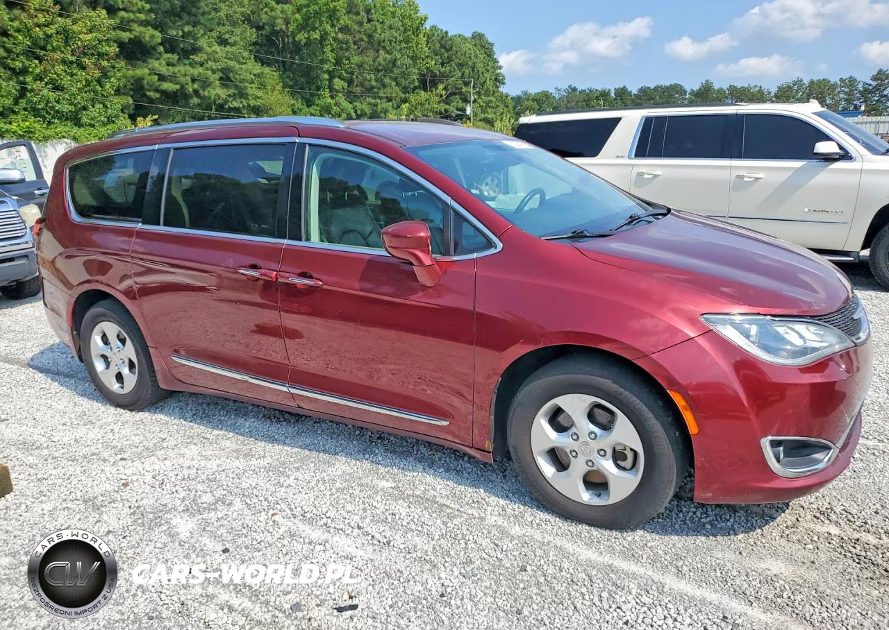 2017 Chrysler Pacifica Touring L Plus VIN:2C4RC1EG1HR538721 - 4