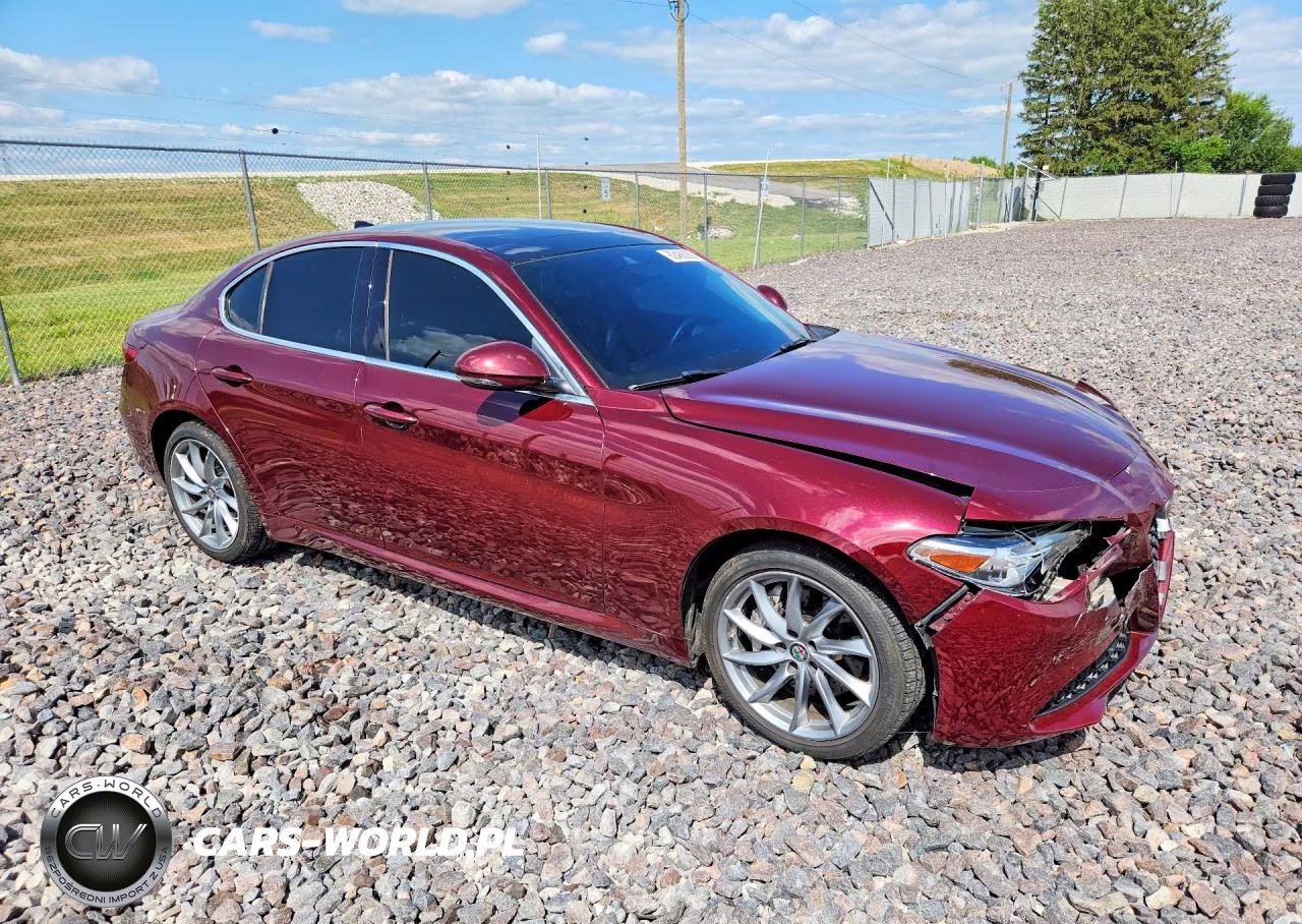 2017 Alfa Romeo Giulia Q4 VIN:ZARFAEDN1H7561231 - 4