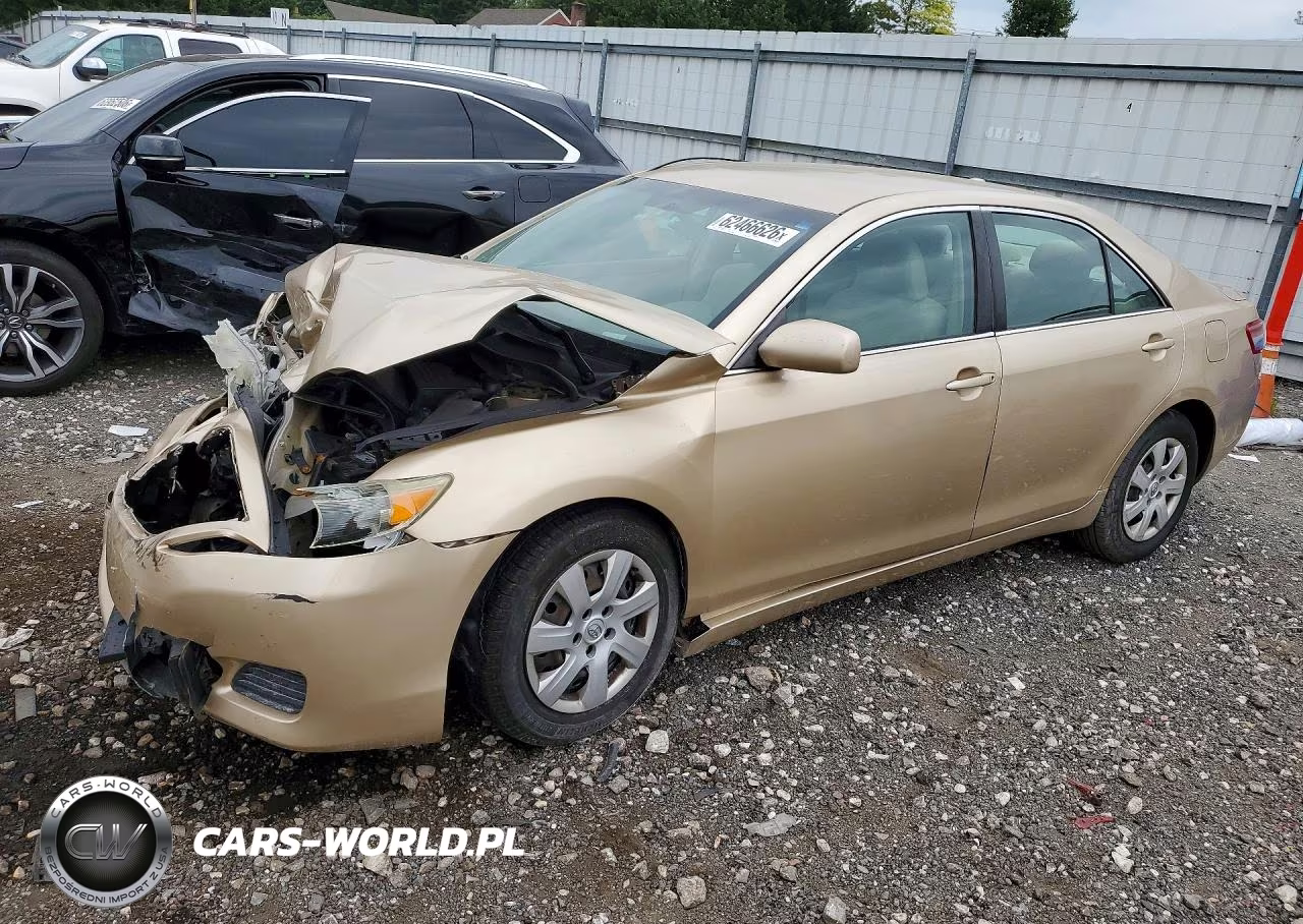 2010 Toyota Camry Le – zdjęcie 1 z 12