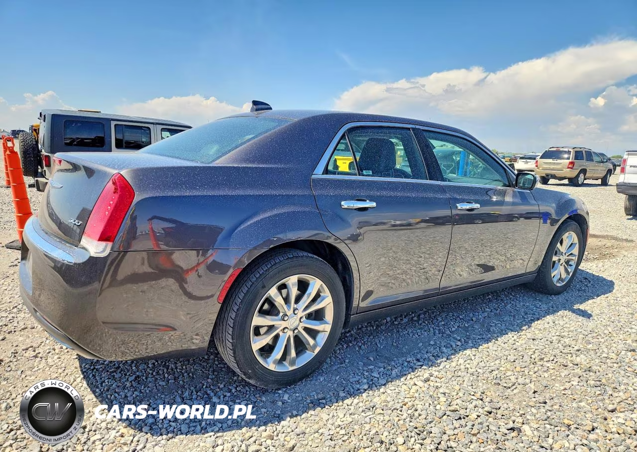 2019 Chrysler 300 Limited VIN:2C3CCAKG0KH560298 - 3