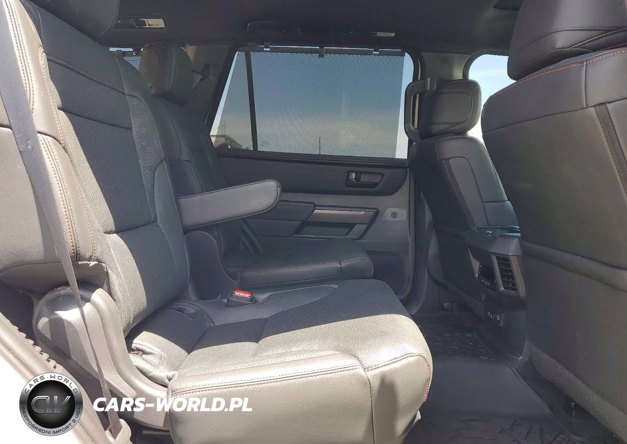 2024 Toyota Sequoia Trd Pro VIN:7SVAAABA7RX038557 - 11