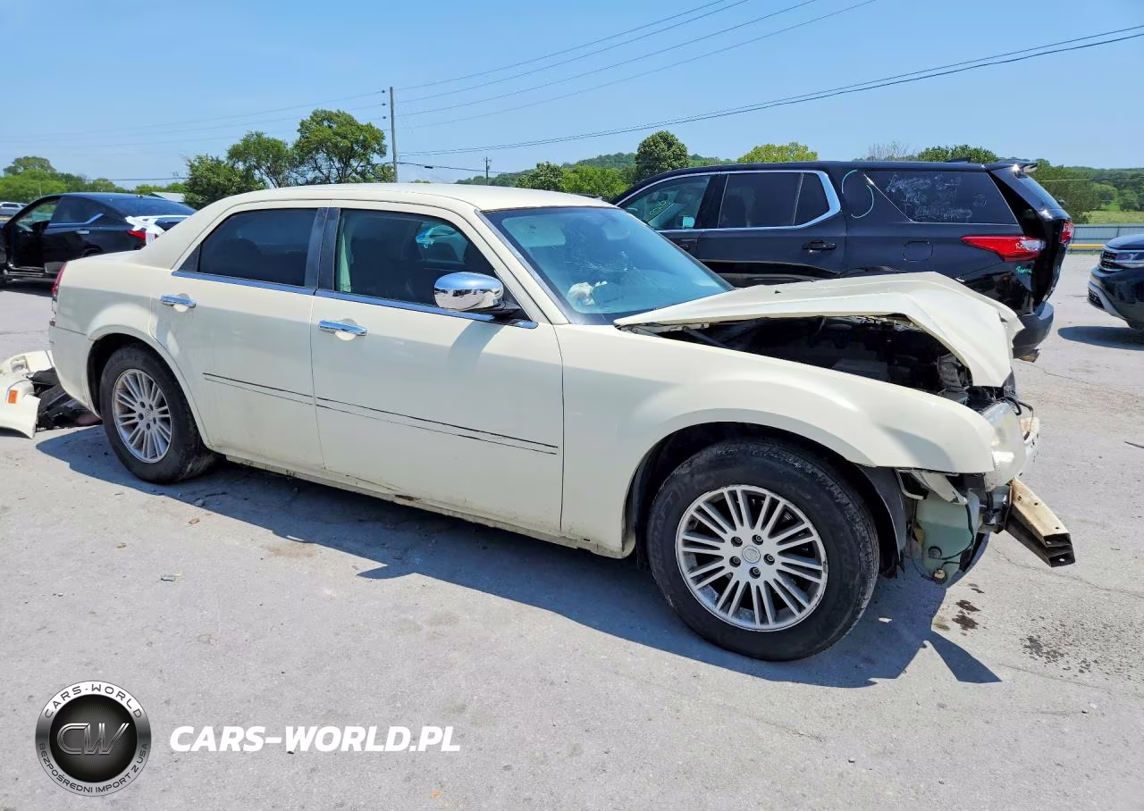 2010 Chrysler 300 Touring VIN:2C3CA4CD9AH173842 - 4
