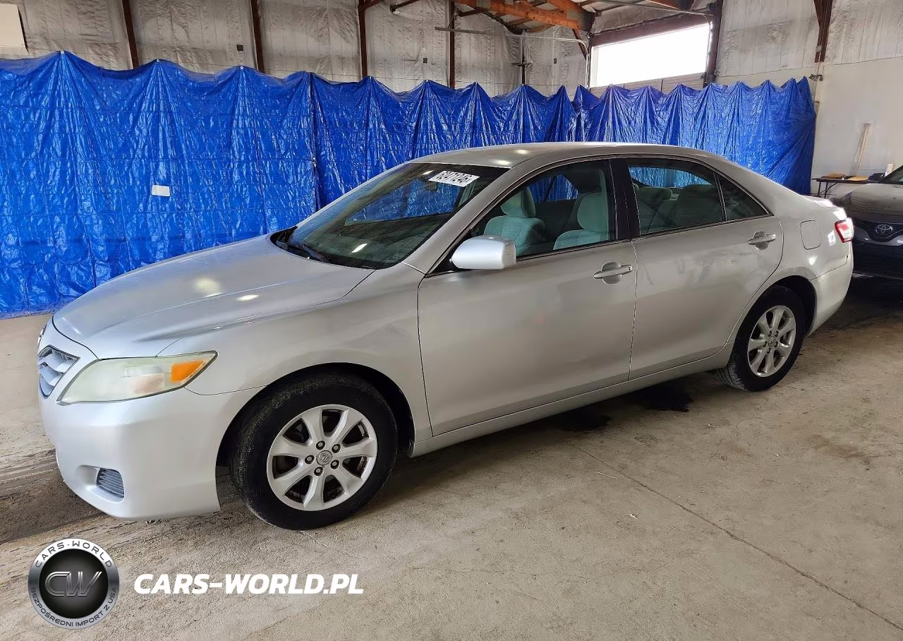 2011 Toyota Camry Le – zdjęcie 1 z 12