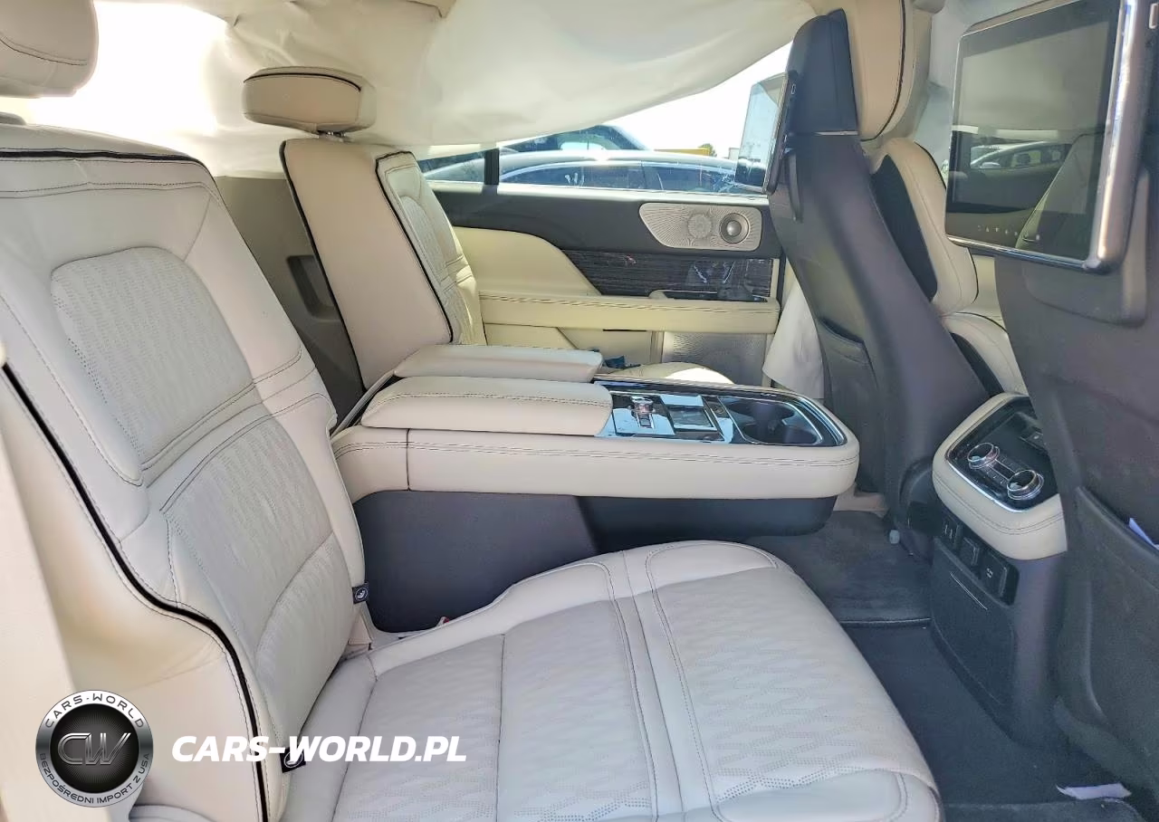 2018 Lincoln Navigator Black Label VIN:5LMJJ2TT1JEL13655 - 11