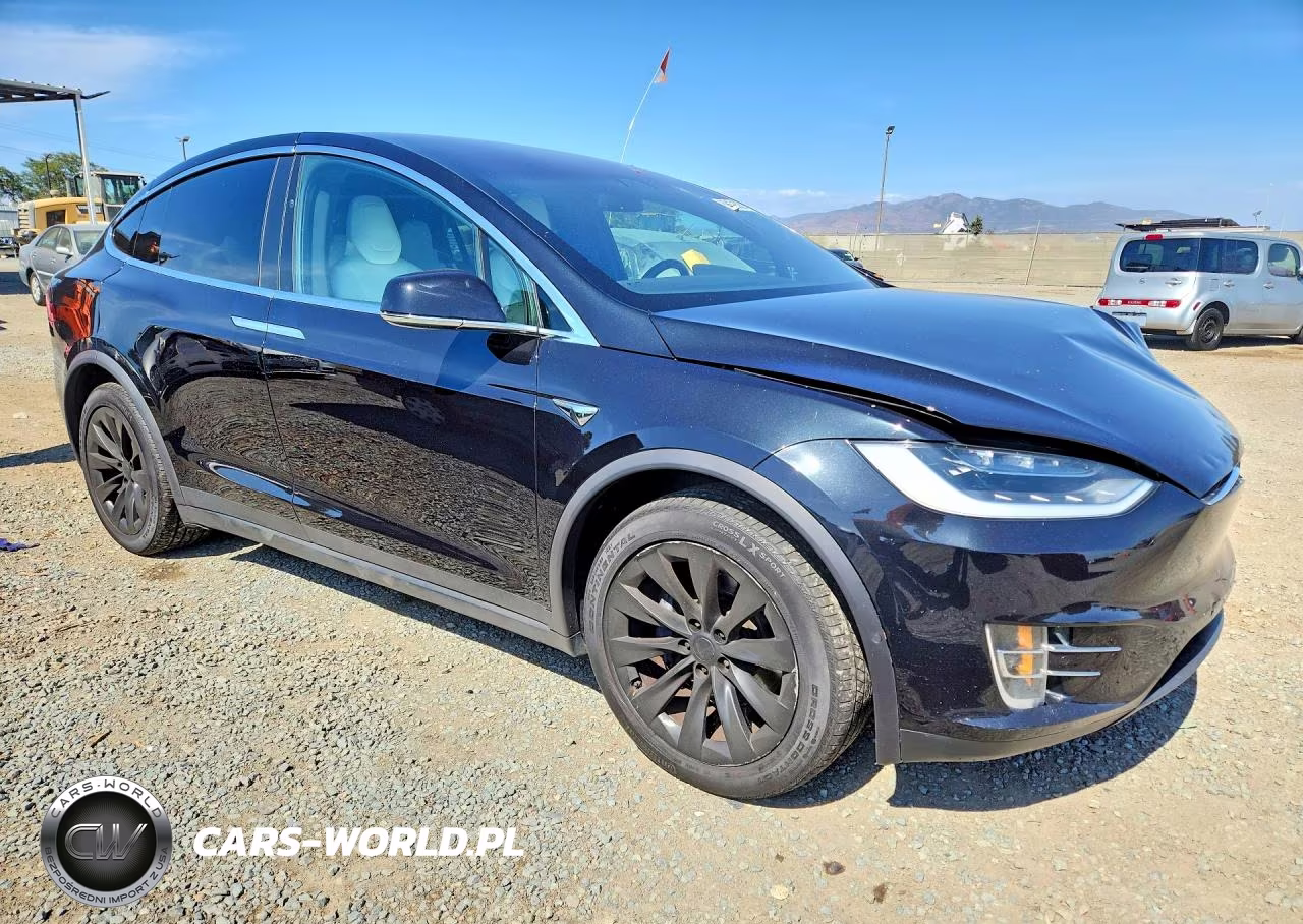 2017 Tesla Model X VIN:5YJXCAE25HF065882 - 4