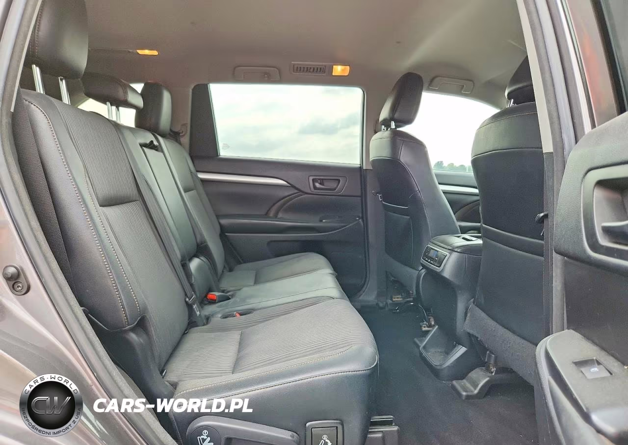 2018 Toyota Highlander Le Plus VIN:5TDBZRFH5JS812280 - 11