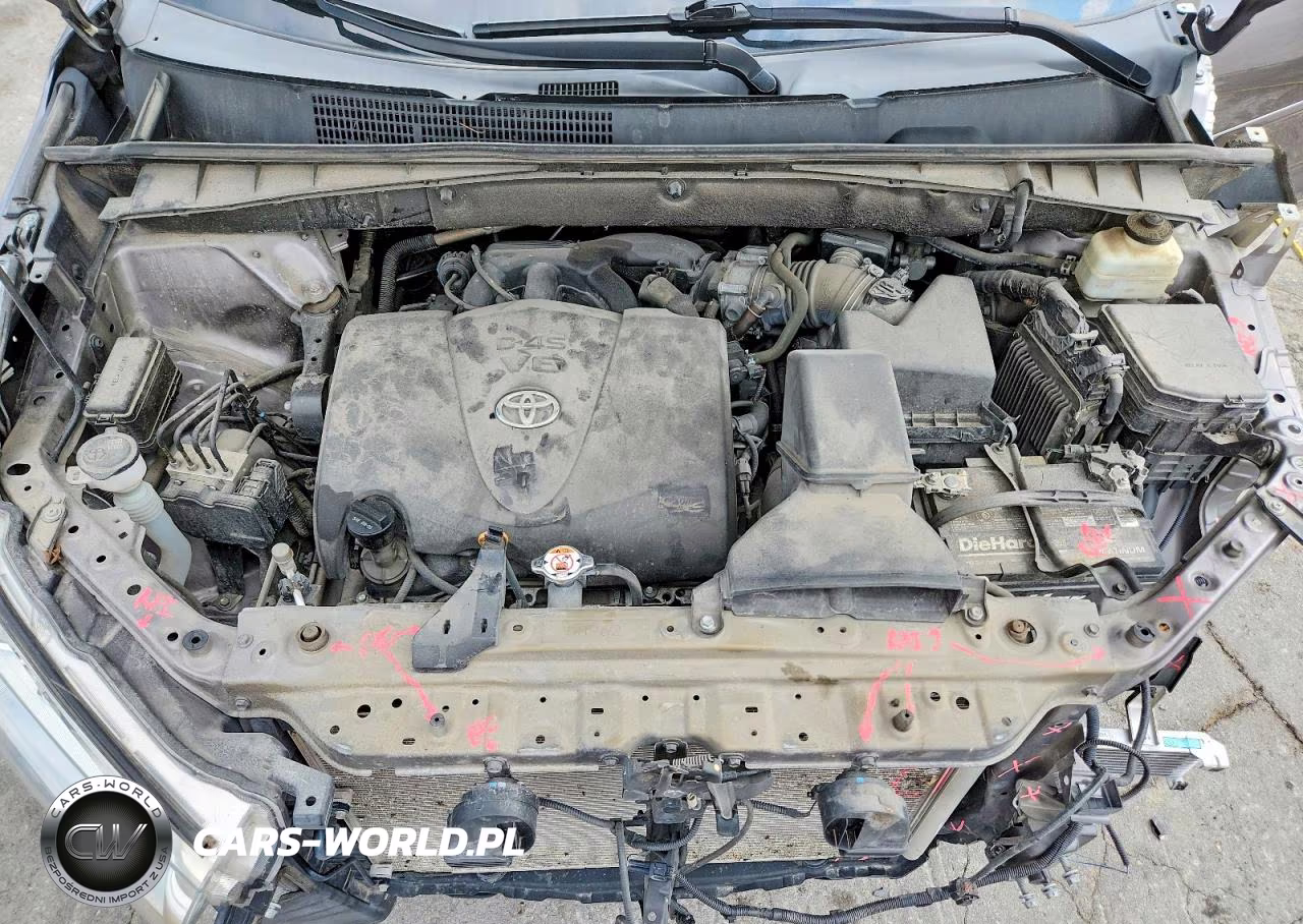 2018 Toyota Highlander Le Plus VIN:5TDBZRFH5JS812280 - 12