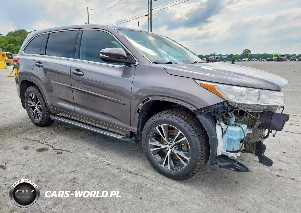 2018 Toyota Highlander Le Plus VIN:5TDBZRFH5JS812280 - 4