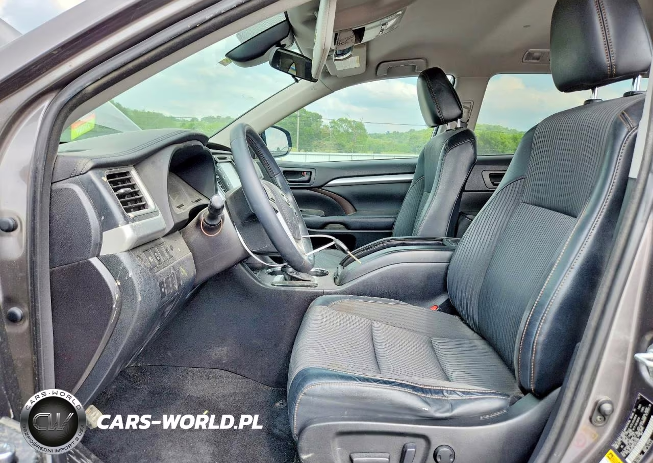 2018 Toyota Highlander Le Plus VIN:5TDBZRFH5JS812280 - 7