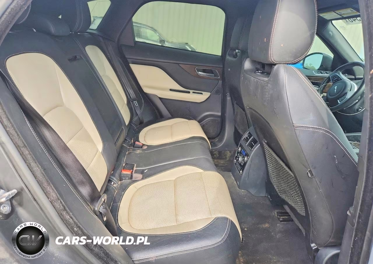 2018 Jaguar F-Pace R - Sport VIN:SADCL2FXXJA321452 - 11