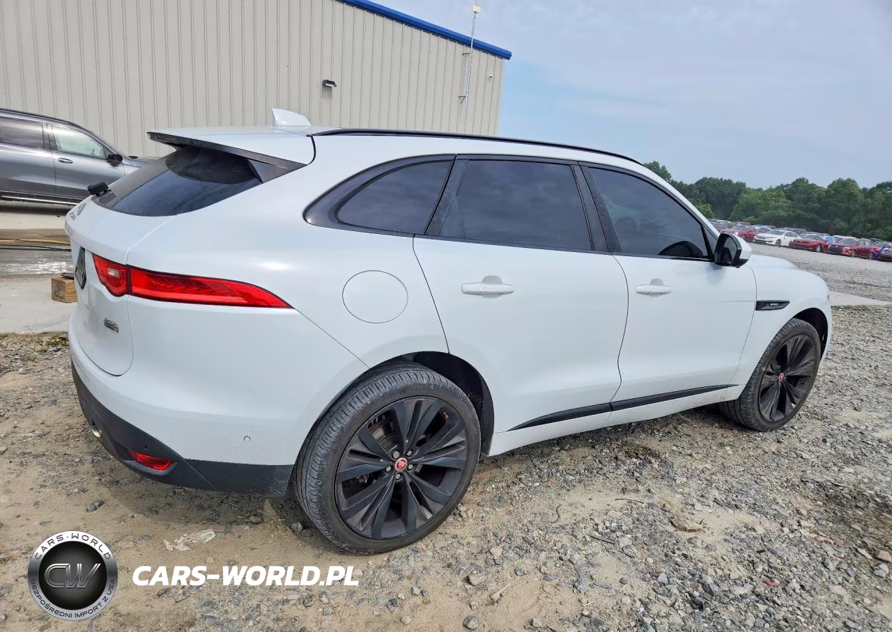 2018 Jaguar F-Pace R - Sport VIN:SADCL2FXXJA321452 - 3