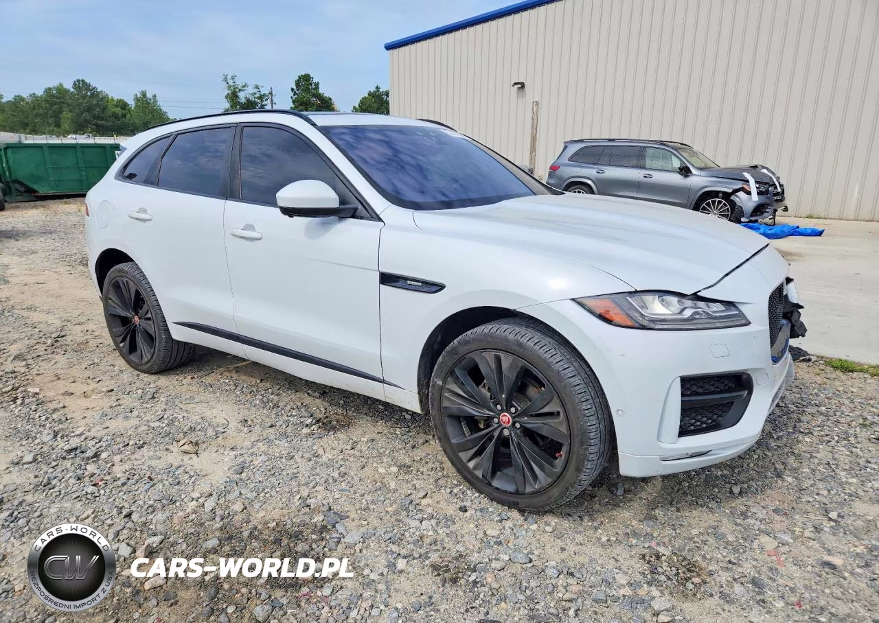 2018 Jaguar F-Pace R - Sport VIN:SADCL2FXXJA321452 - 4