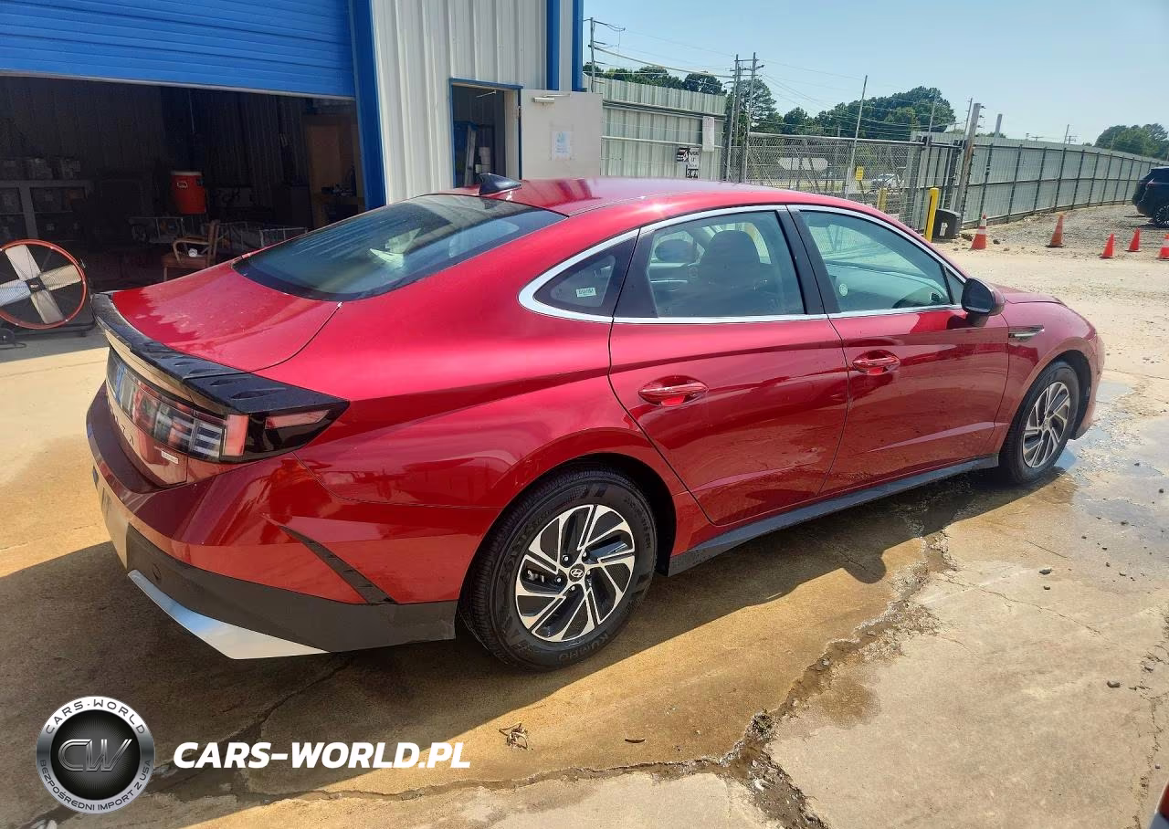 2026 Hyundai Sonata Hybrid Blue VIN:KMHL24JJXTA143196 - 3