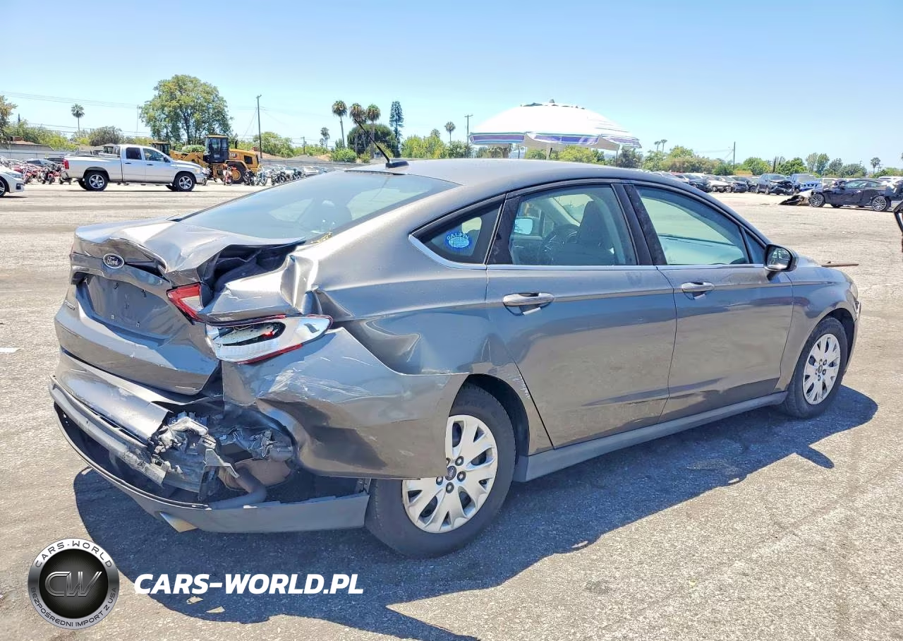 2014 Ford Fusion S VIN:3FA6P0G79ER337305 - 3