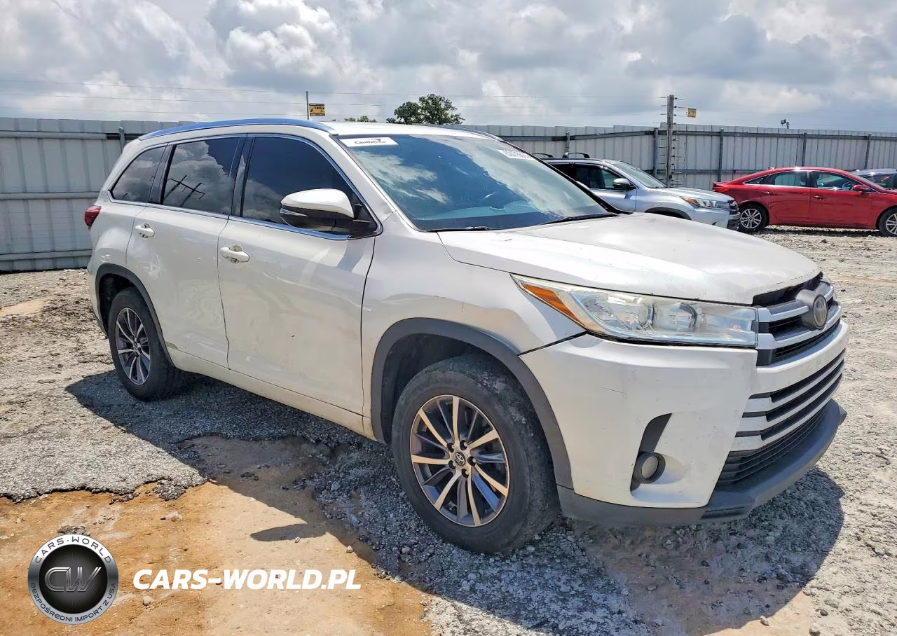 2017 Toyota Highlander Xle VIN:5TDKZRFH1HS519857 - 4
