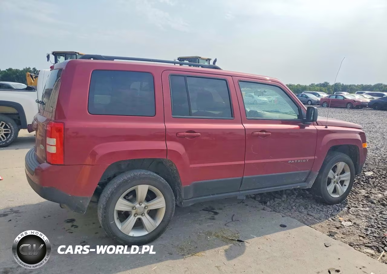 2012 Jeep Patriot Latitude VIN:1C4NJRFB6CD563017 - 3