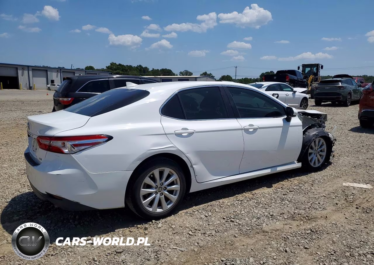2020 Toyota Camry Le VIN:4T1C11AK5LU982780 - 3