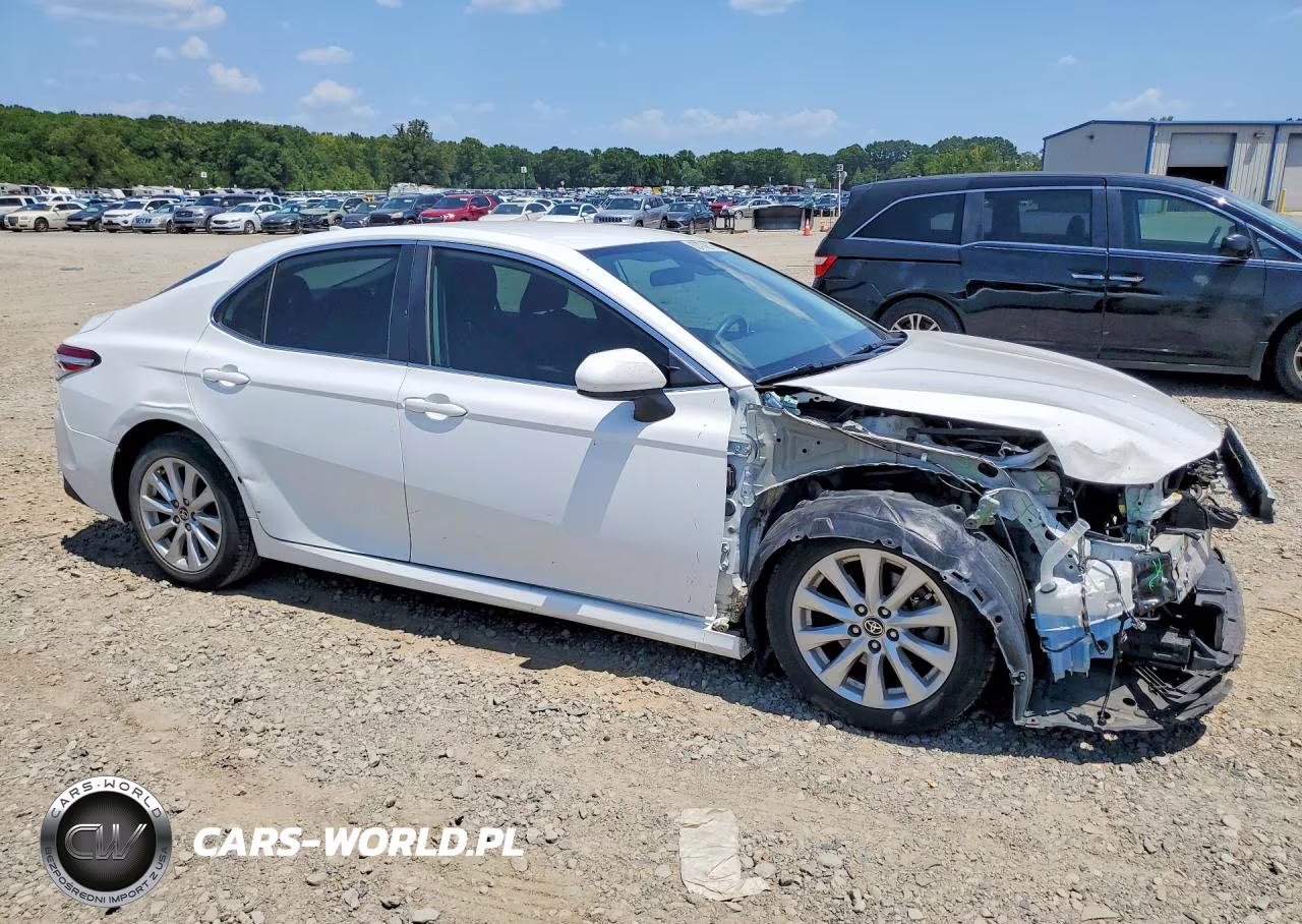 2020 Toyota Camry Le VIN:4T1C11AK5LU982780 - 4