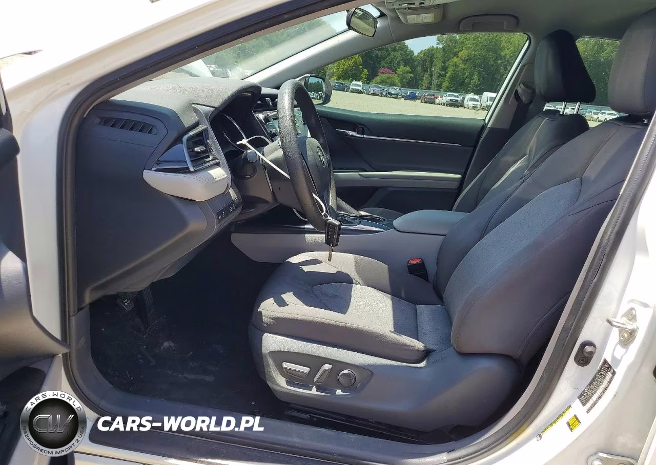 2020 Toyota Camry Le VIN:4T1C11AK5LU982780 - 7