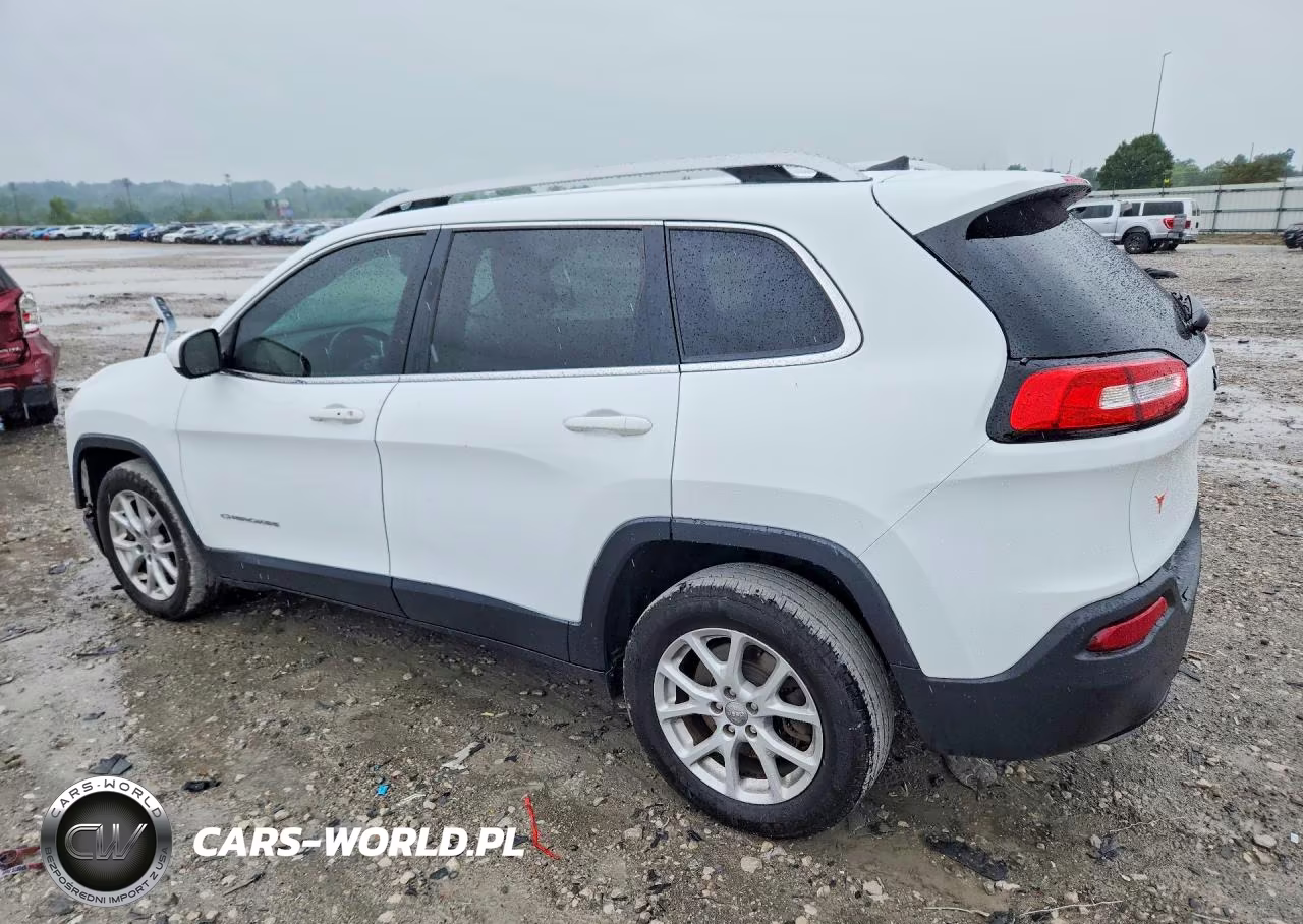 2018 Jeep Cherokee Latitude Plus VIN:1C4PJLLXXJD580700 - 2