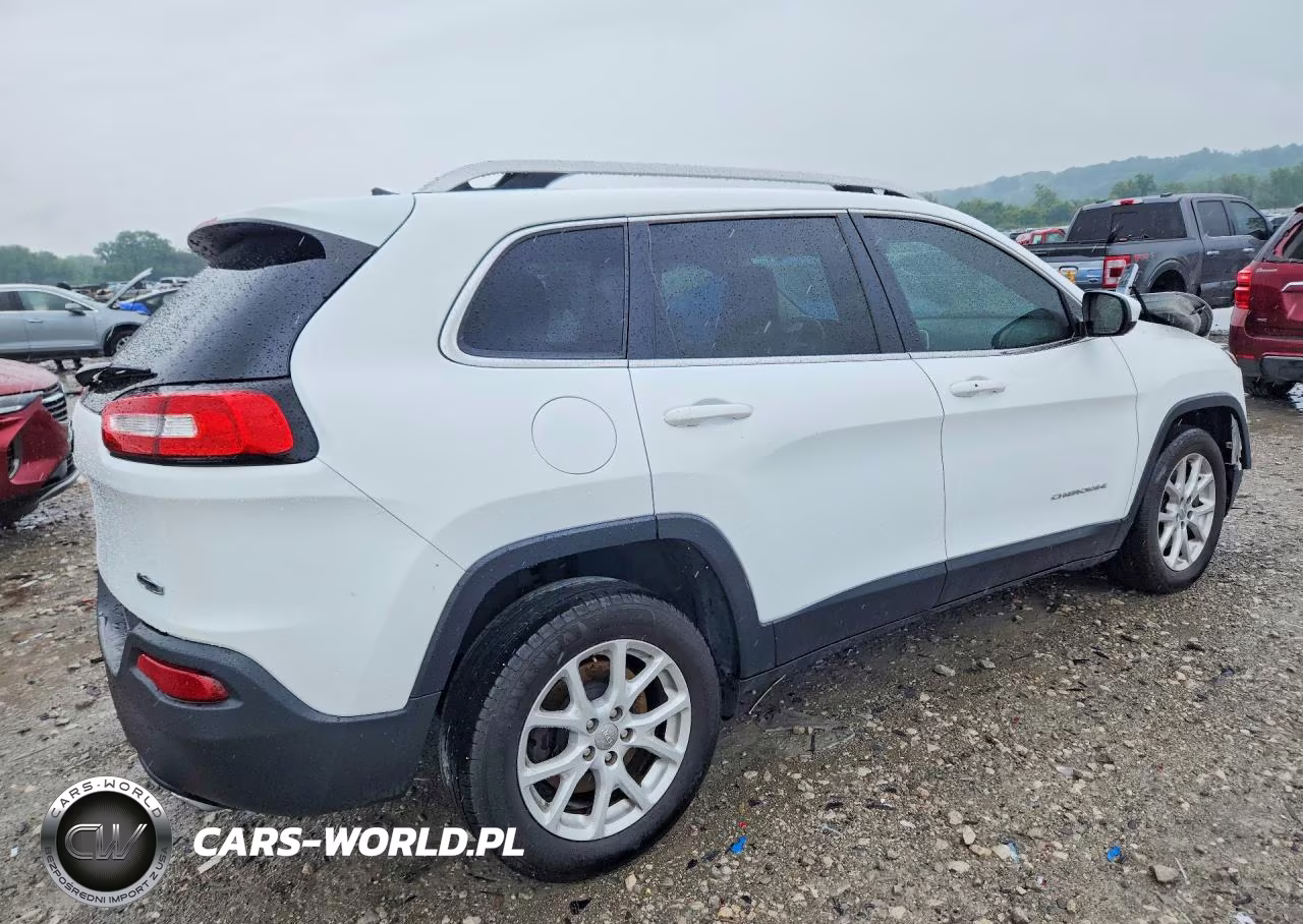 2018 Jeep Cherokee Latitude Plus VIN:1C4PJLLXXJD580700 - 3