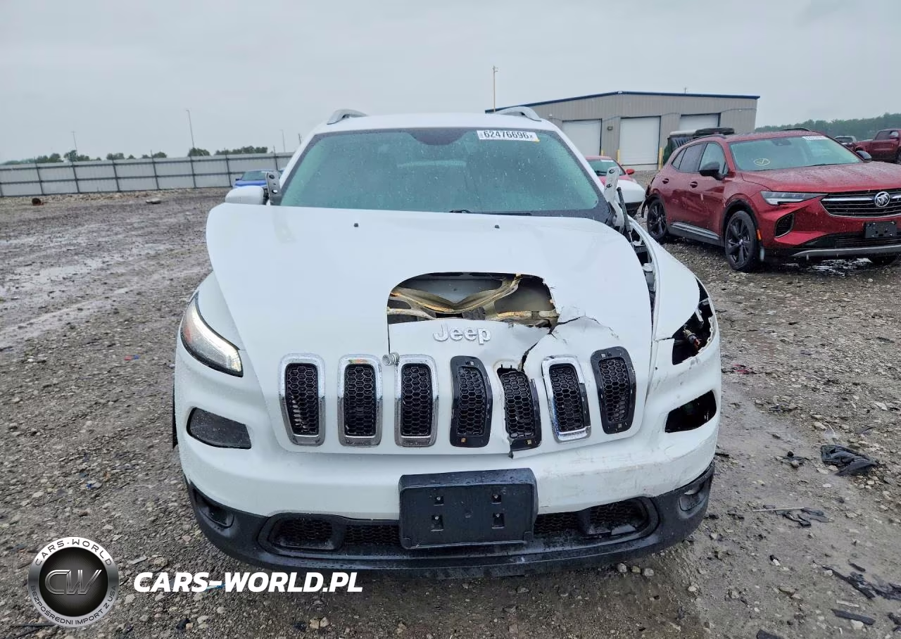 2018 Jeep Cherokee Latitude Plus VIN:1C4PJLLXXJD580700 - 5