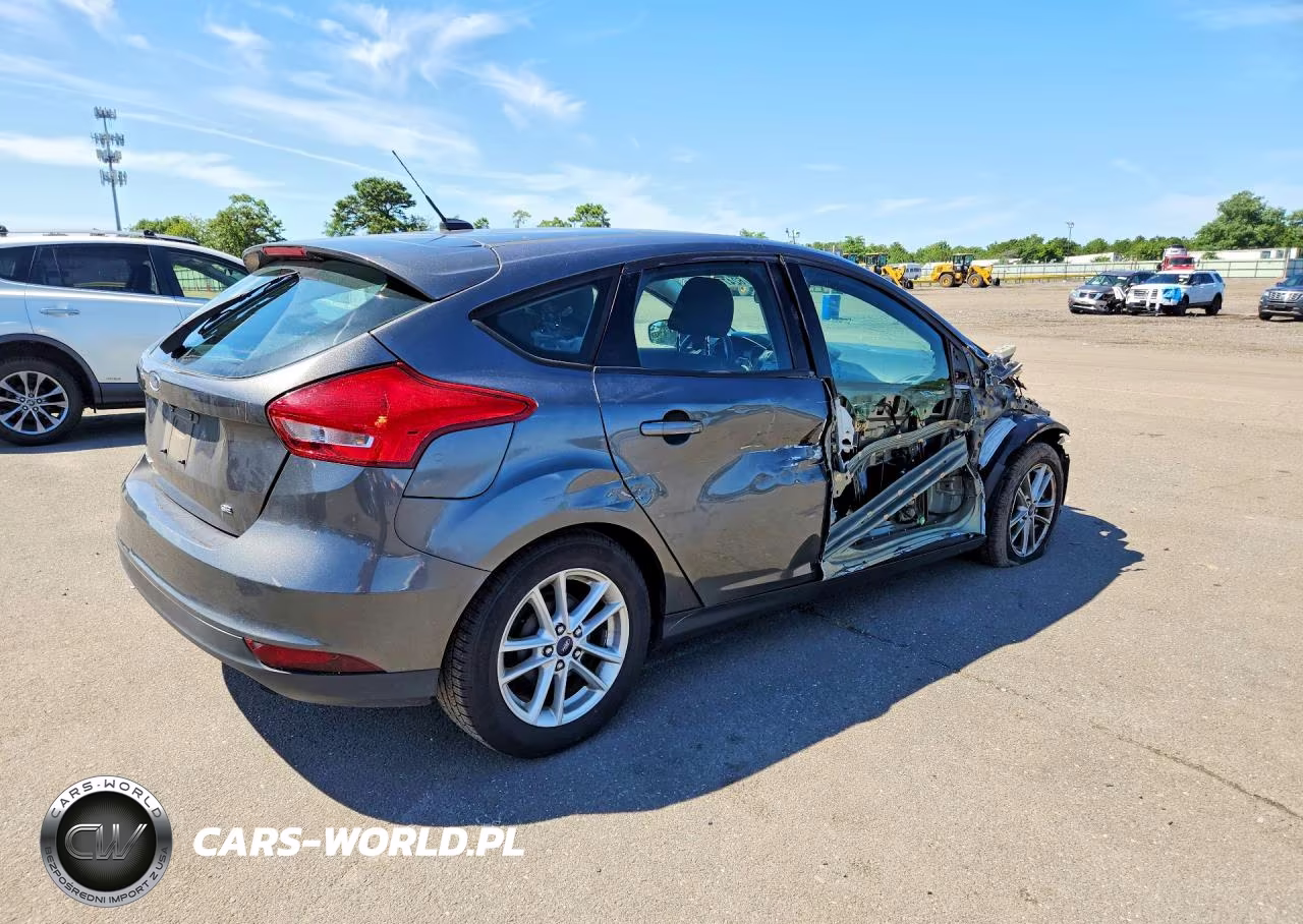 2015 Ford Focus Se VIN:1FADP3K21FL251927 - 3
