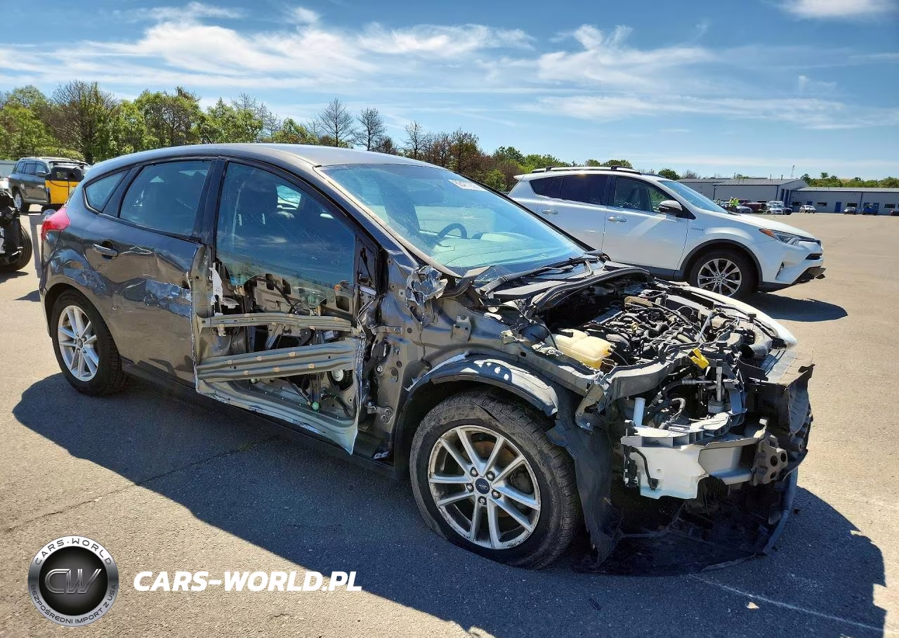 2015 Ford Focus Se VIN:1FADP3K21FL251927 - 4