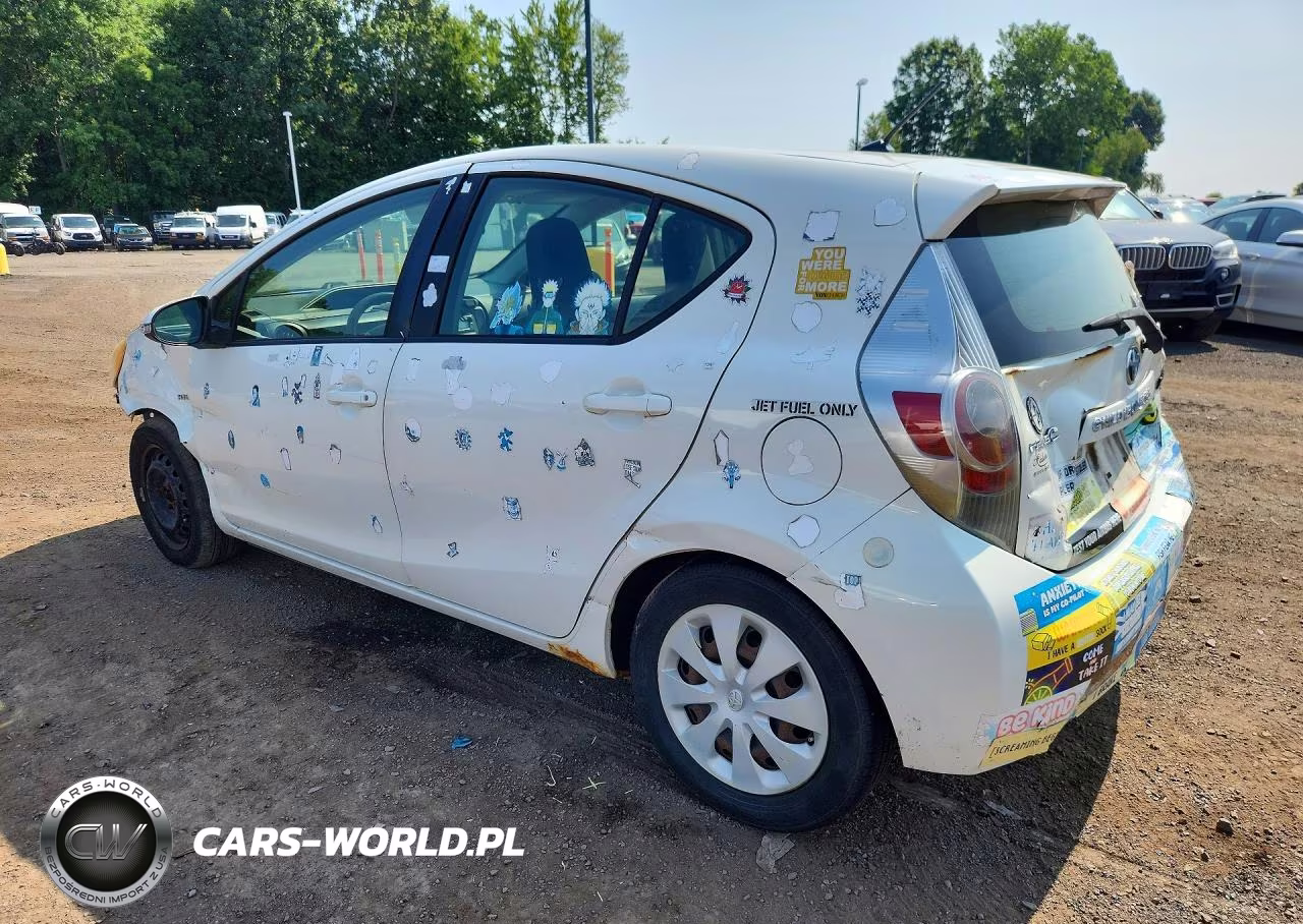 2013 Toyota Prius C One VIN:JTDKDTB35D1045733 - 2