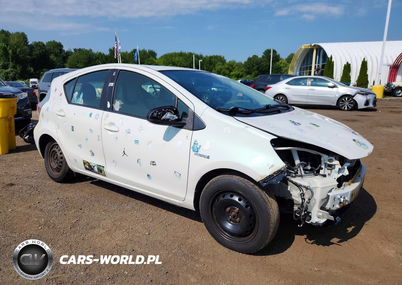 2013 Toyota Prius C One VIN:JTDKDTB35D1045733 - 4