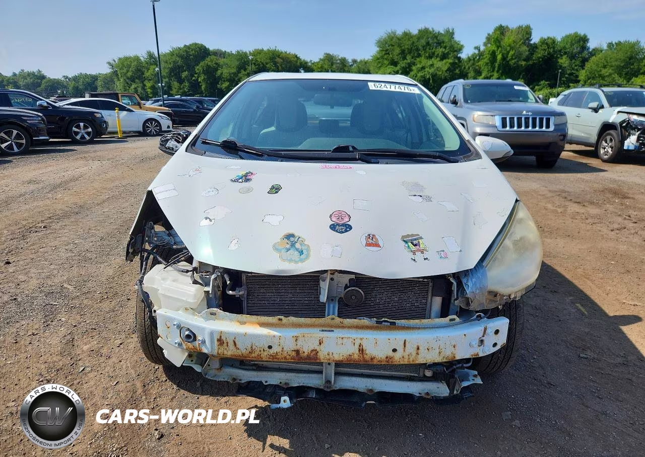 2013 Toyota Prius C One VIN:JTDKDTB35D1045733 - 5