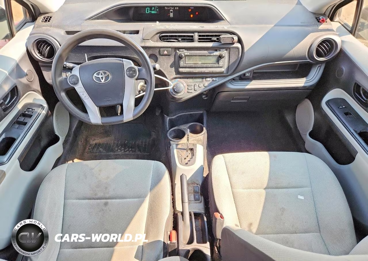 2013 Toyota Prius C One VIN:JTDKDTB35D1045733 - 8