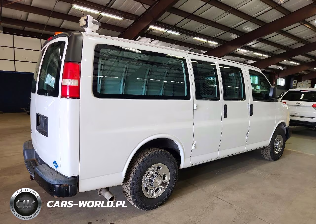 2015 Chevrolet Express G2500 VIN:1GCWGFCB0F1260519 - 3