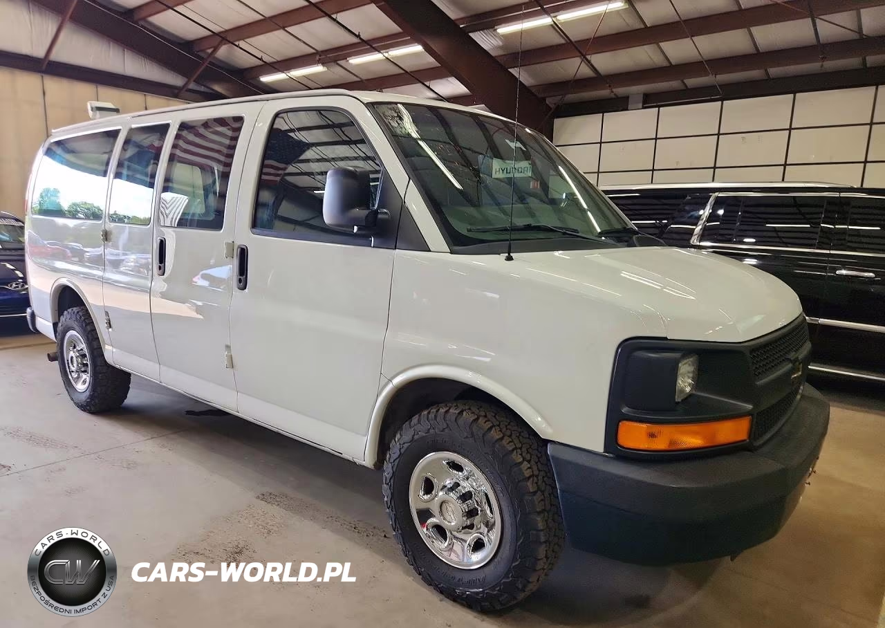 2015 Chevrolet Express G2500 VIN:1GCWGFCB0F1260519 - 4