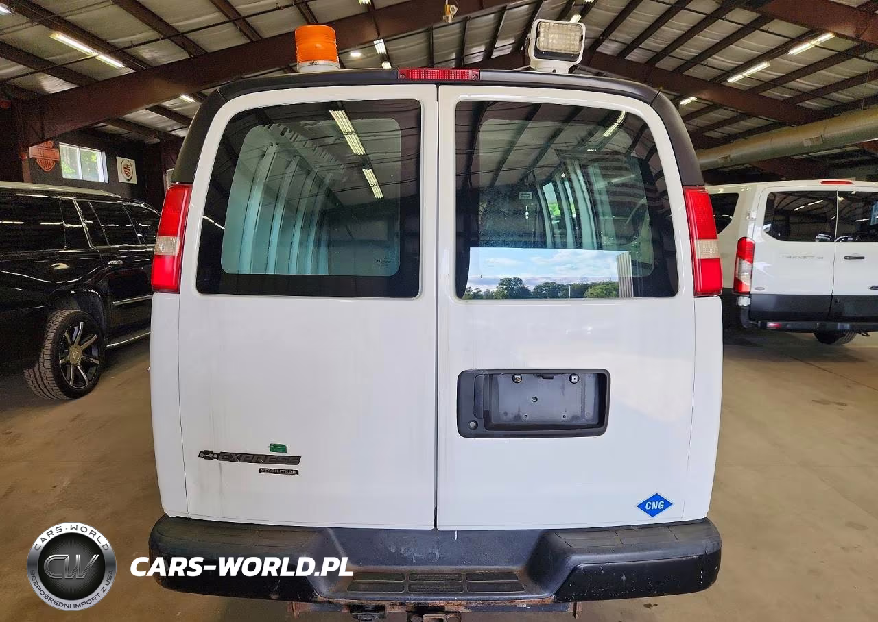 2015 Chevrolet Express G2500 VIN:1GCWGFCB0F1260519 - 6