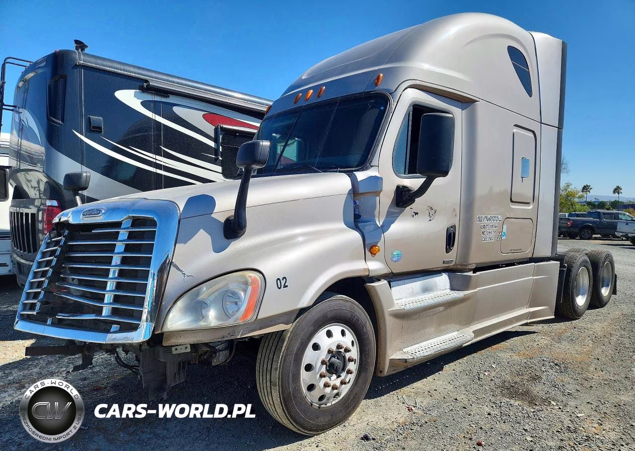 2015 Freightliner Cascadia Semi Truck
