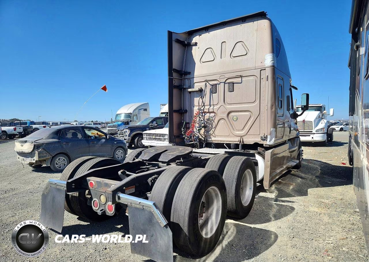 2015 Freightliner Cascadia Semi Truck VIN:3AKJGLD53FSBT5505 - 3