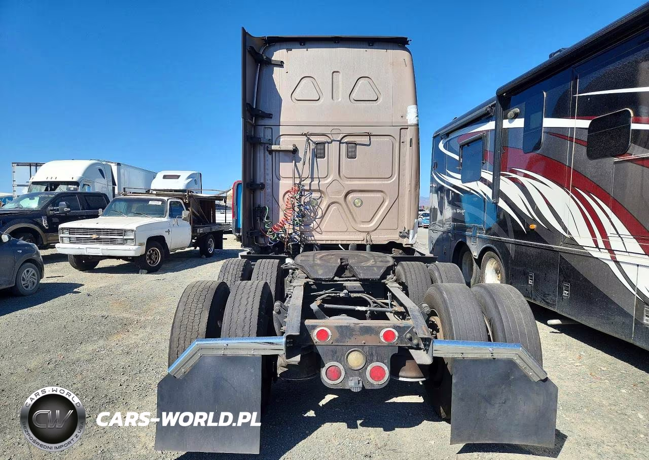 2015 Freightliner Cascadia Semi Truck VIN:3AKJGLD53FSBT5505 - 6