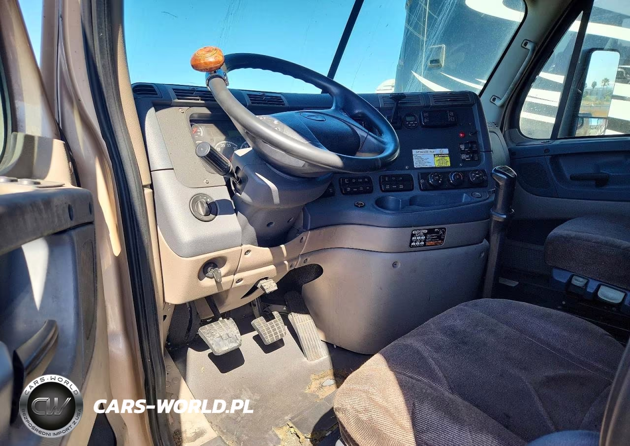 2015 Freightliner Cascadia Semi Truck VIN:3AKJGLD53FSBT5505 - 8