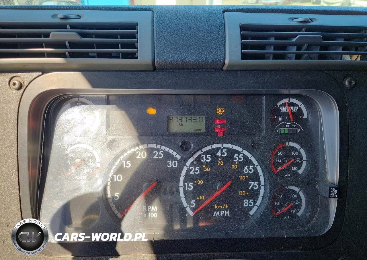 2015 Freightliner Cascadia Semi Truck VIN:3AKJGLD53FSBT5505 - 9