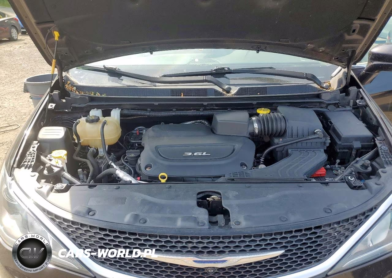 2018 Chrysler Pacifica Touring L Plus VIN:2C4RC1EG7JR114014 - 12