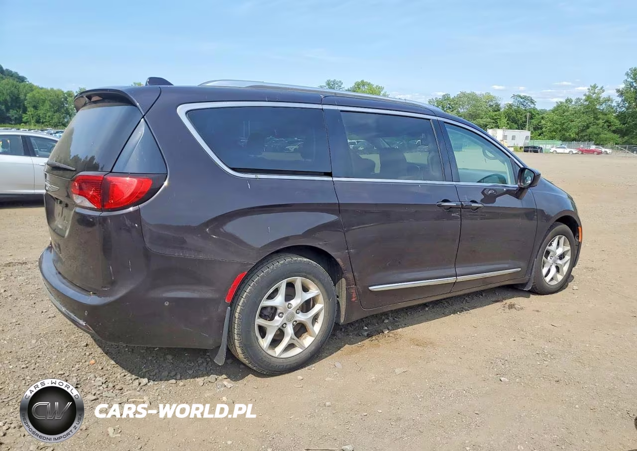 2018 Chrysler Pacifica Touring L Plus VIN:2C4RC1EG7JR114014 - 3
