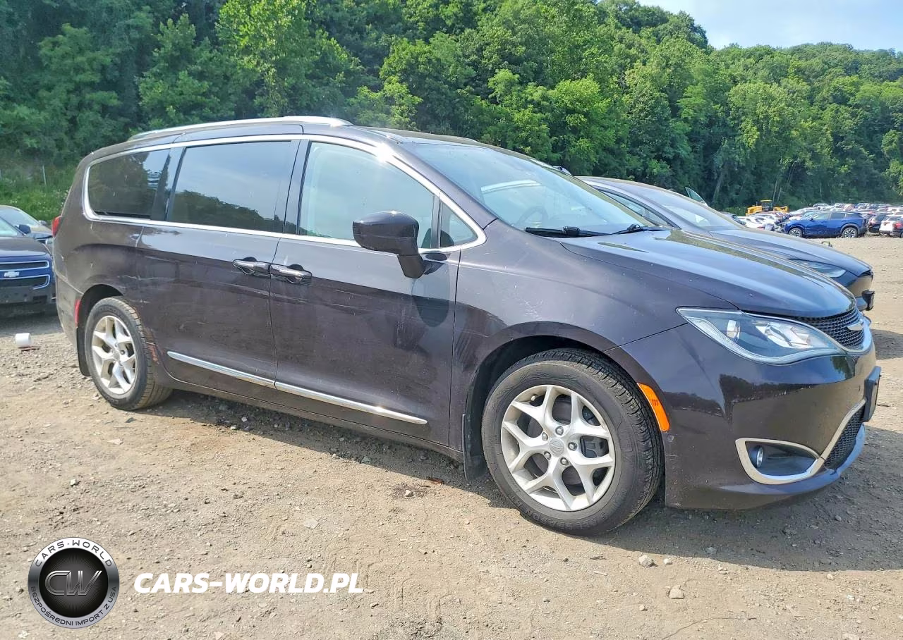 2018 Chrysler Pacifica Touring L Plus VIN:2C4RC1EG7JR114014 - 4