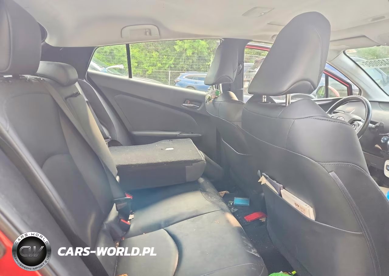 2016 Toyota Prius Four VIN:JTDKARFUXG3505041 - 10