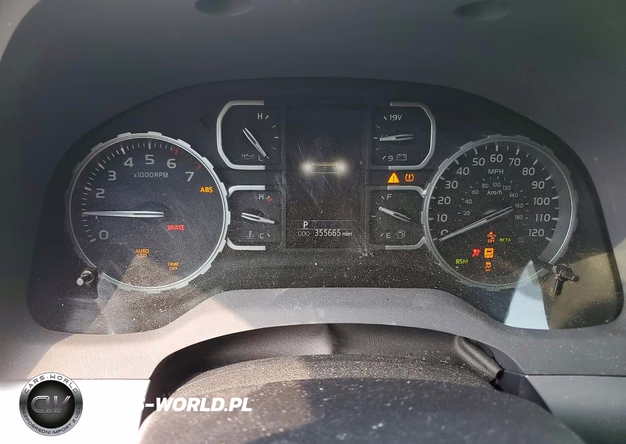 2018 Toyota Tundra Platinum VIN:5TFAW5F15JX747635 - 9