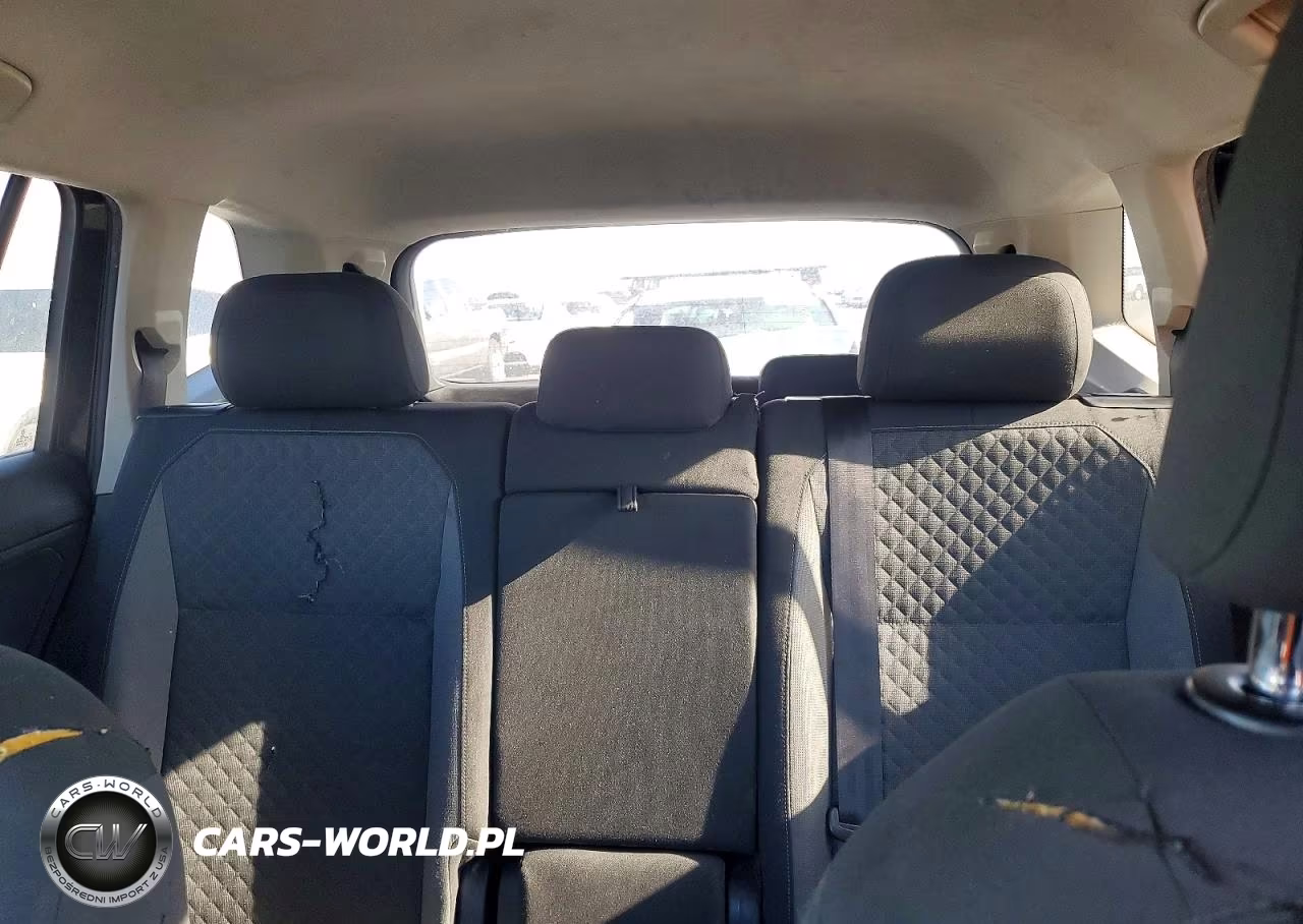 2018 Volkswagen Tiguan S VIN:3VV1B7AX5JM109668 - 10
