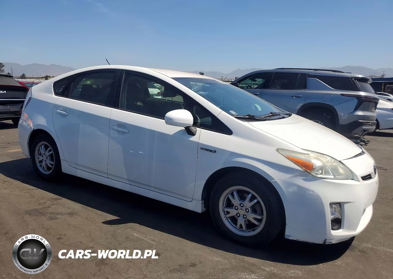 2011 Toyota Prius Two VIN:JTDKN3DU4B1473079 - 4